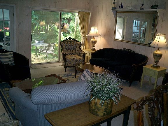 Spacious Living Room w/ gas fireplace