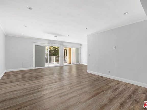 2nd image of 423 S Rexford Dr Unit 106