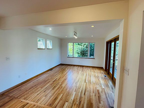 4th image of 348 NE 89th St