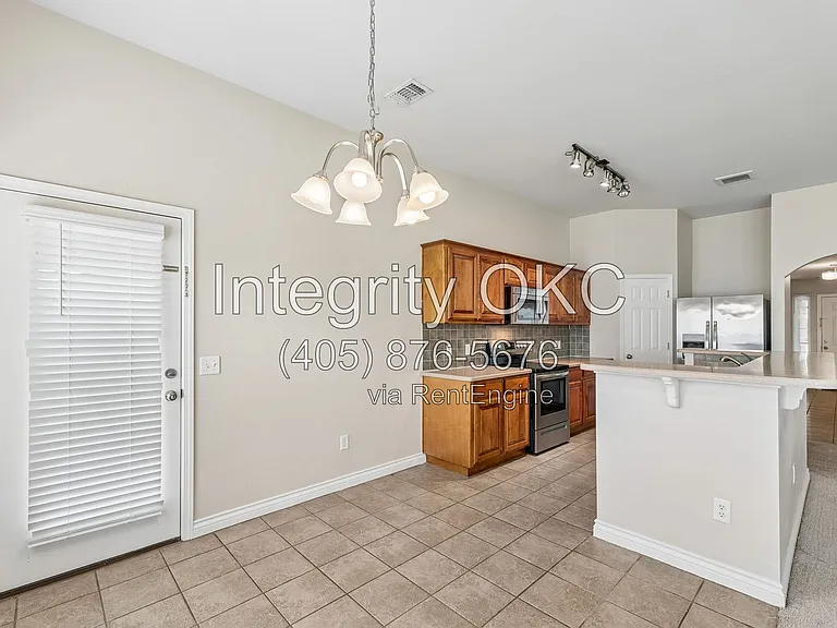 2800 NW 184th St — Photo 11