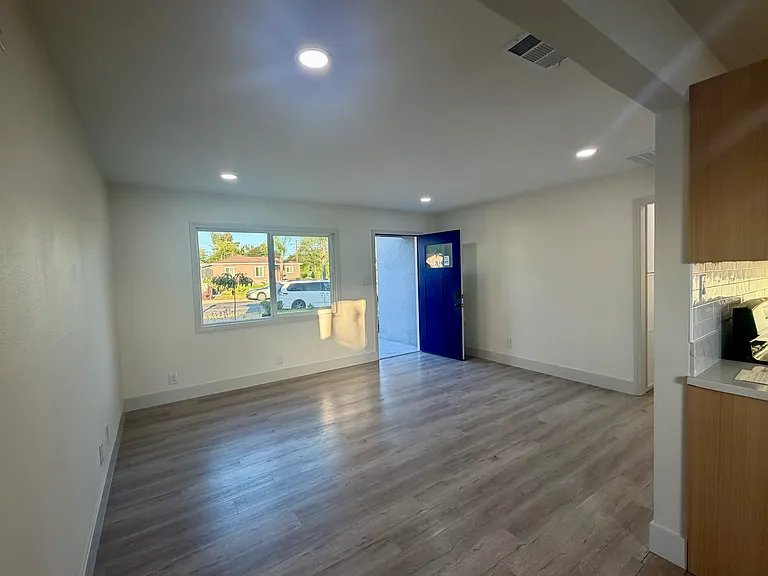 5505 N Traymore Ave — Photo 2