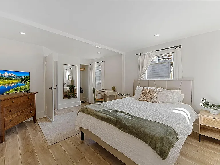 813 Castillo St — Photo 17