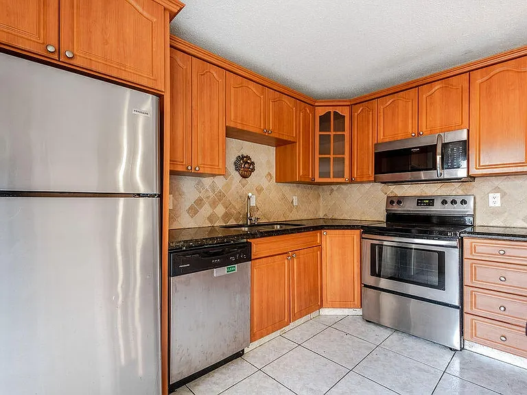 941 Springdale Cir — Photo 14