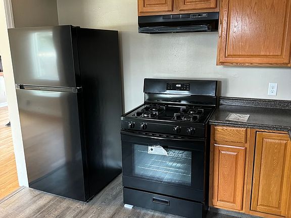 3rd image of 1204 N Main St #1206
