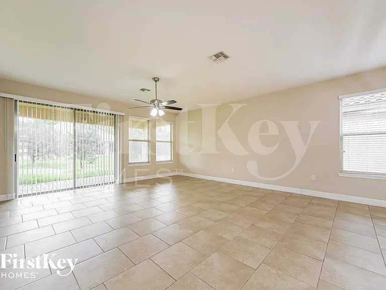1651 Nina Dr — Photo 2