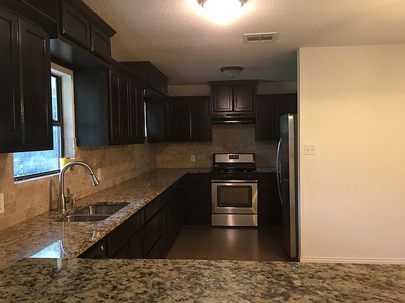 4th image of 2203 Southern Oaks Dr