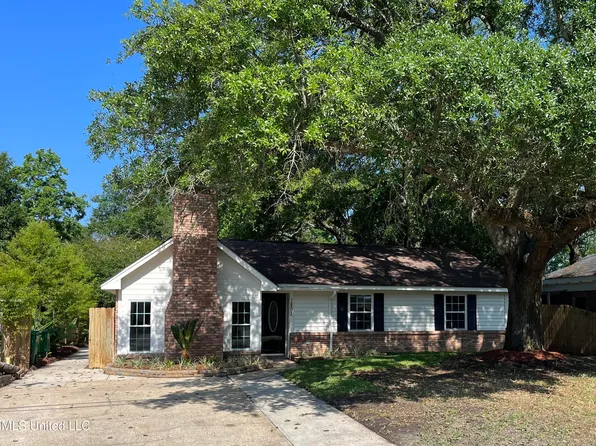 1807 Cherubusco St, Pascagoula, MS 39567