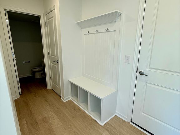 5th image of 565 Silver Star Blvd