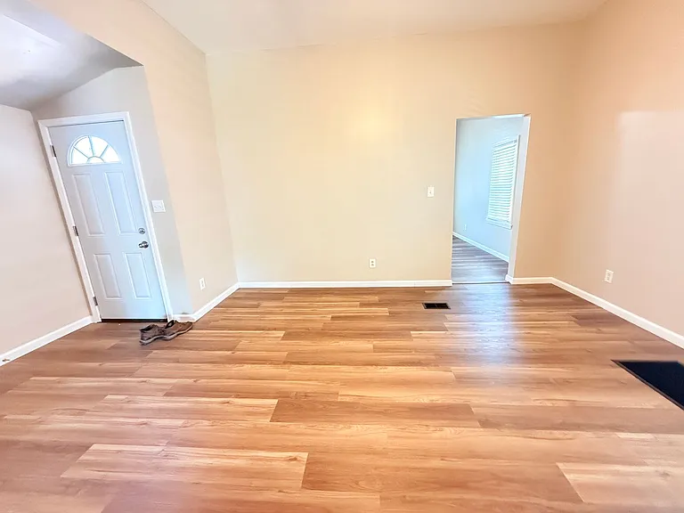 1227 Vincennes St — Photo 5