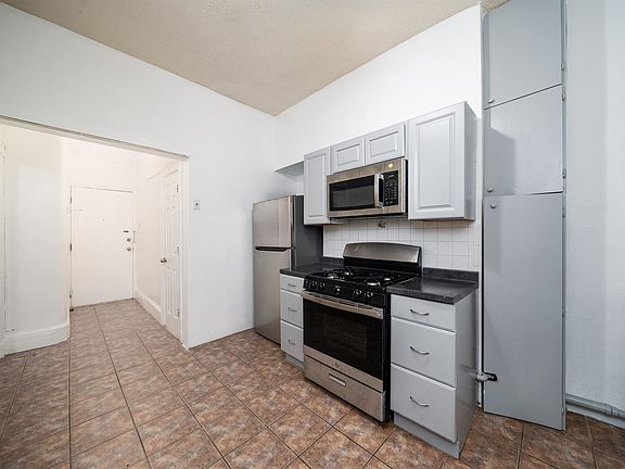 3rd image of 203 Bowers St APT 2