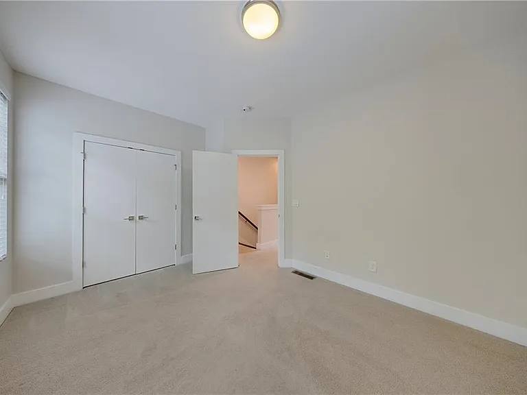 733 Taylor Ct NE — Photo 37