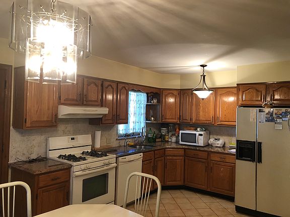 4th image of 45 Fairfield Ln
