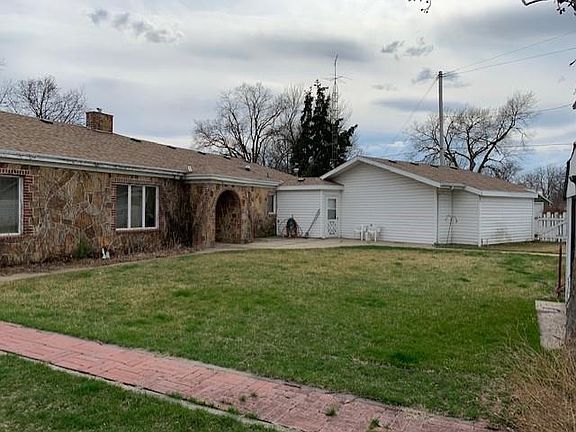 3rd image of 2220 W Division St