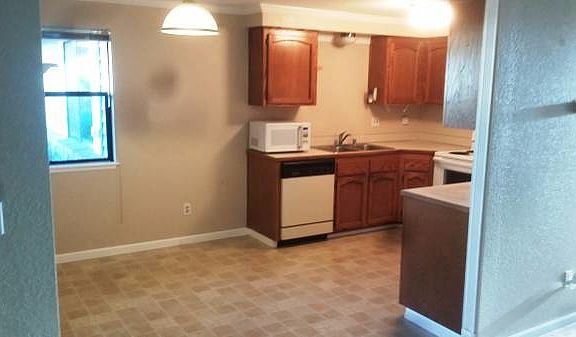 Kitchen/Dining Area