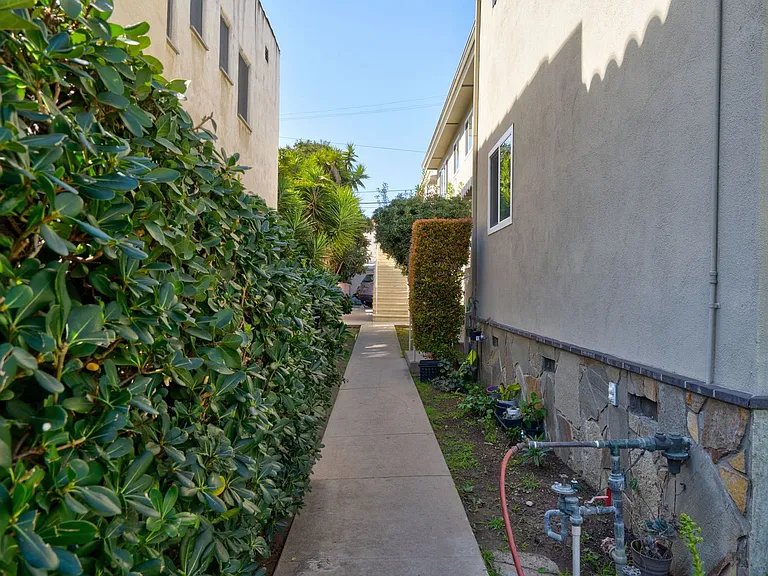 1417 S Holt Ave — Photo 3