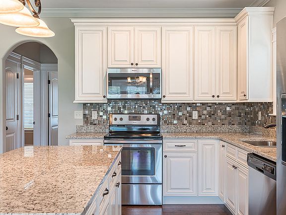 3rd image of 628 Kailors Cove Cir
