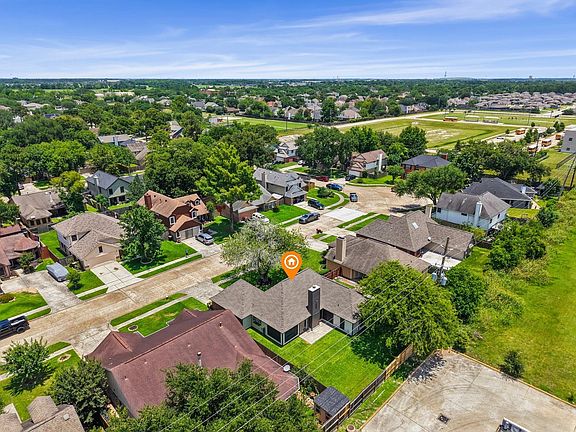 3rd image of 2119 Laurel Land Ln