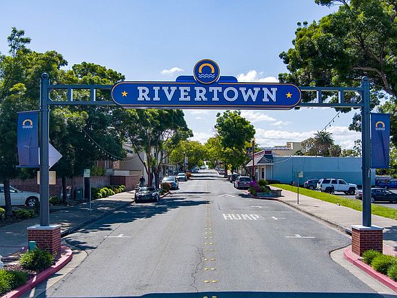 Easy drive to downtown Antioch