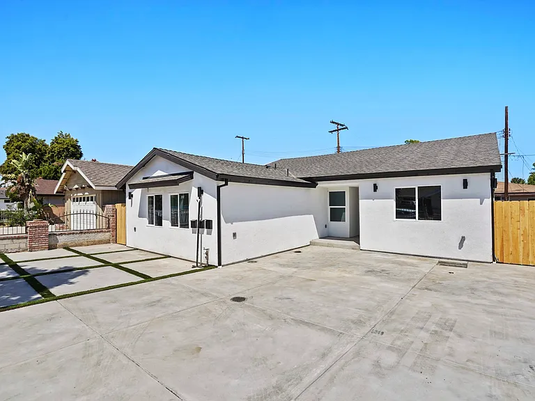 7906 Oakdale Ave — Photo 3