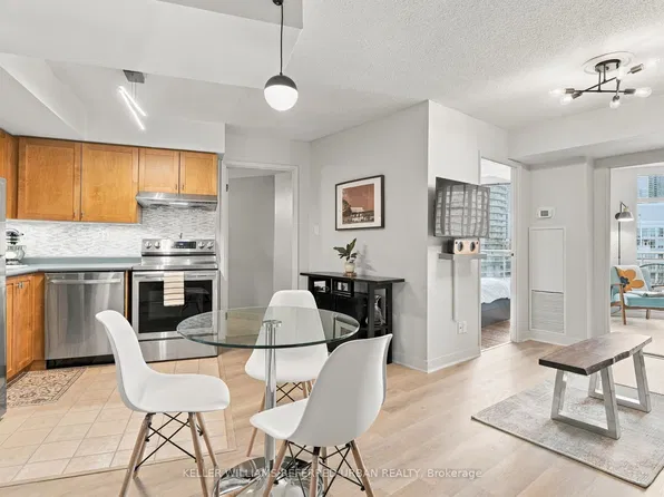 650 Queens Quay W #1102, Toronto, ON M5V 3N2