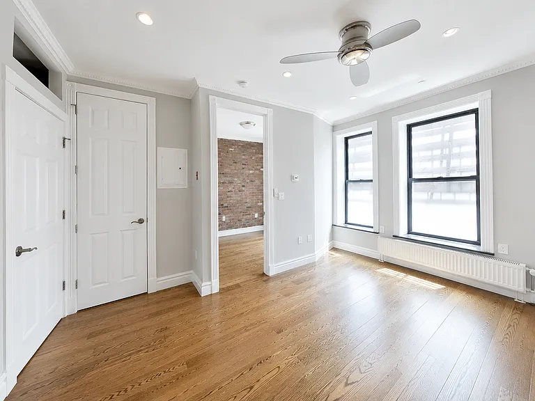 202 E 13th St #2H — Photo 2