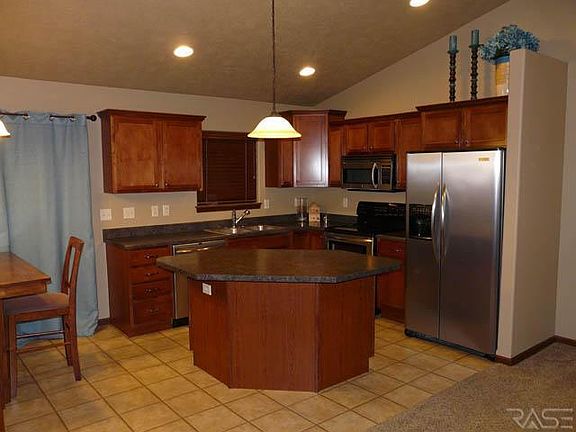5th image of 709 Saint Jerome St