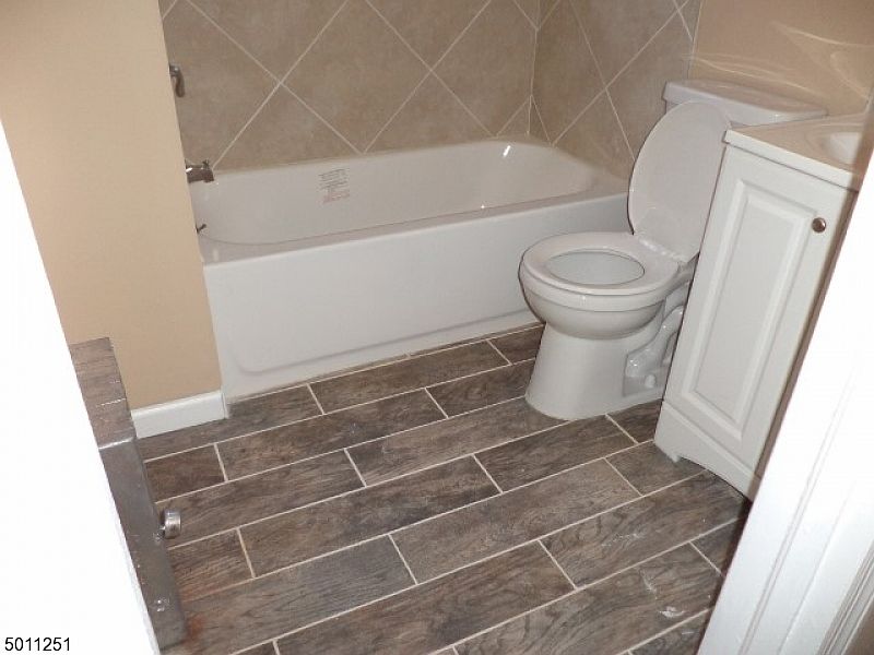 2nd image of 216 E 9th Ave