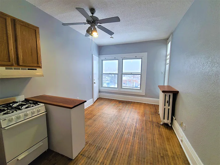 400 6th St SE #11 — Photo 2