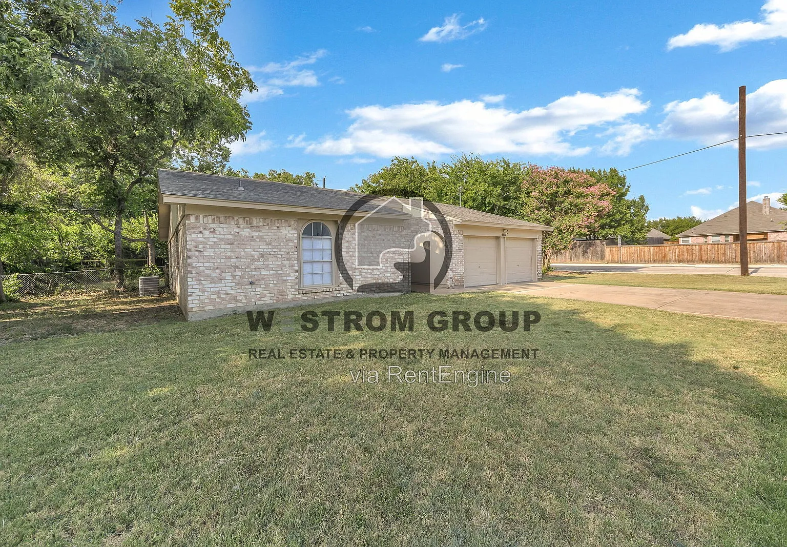 3 bed, 2.0 bath, 1354 sqft, $1,945 — Photo 3