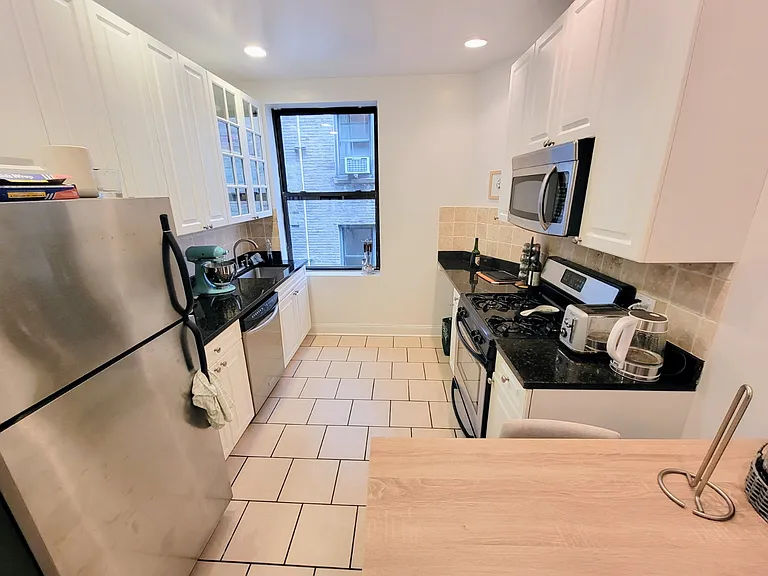 265 W 81st St #8Z — Photo 6