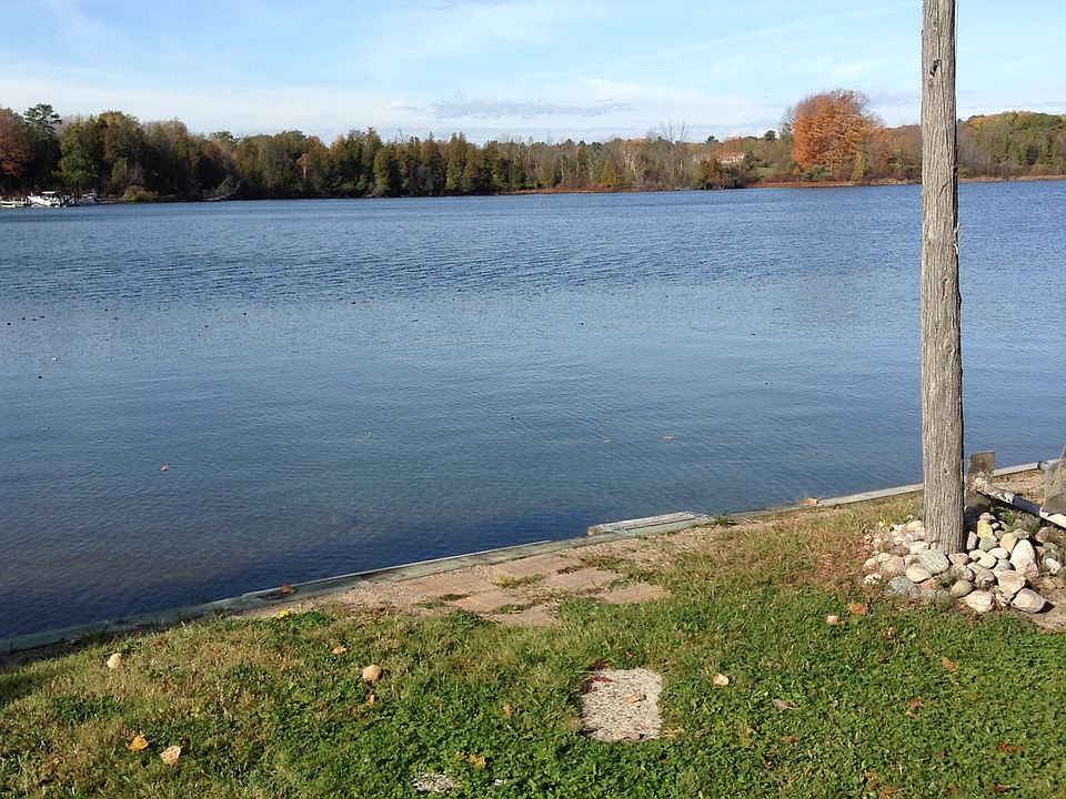 Horseshoe lake from yard