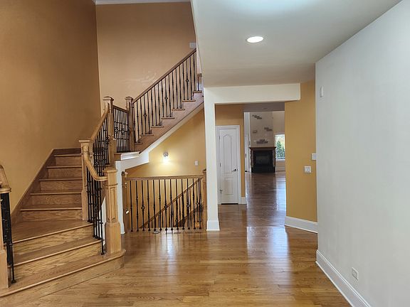 4th image of 16W305 Shadow Creek Dr #305