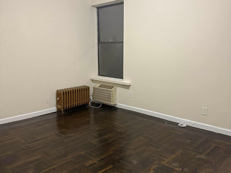 2nd image of 3426 41st St APT 4E