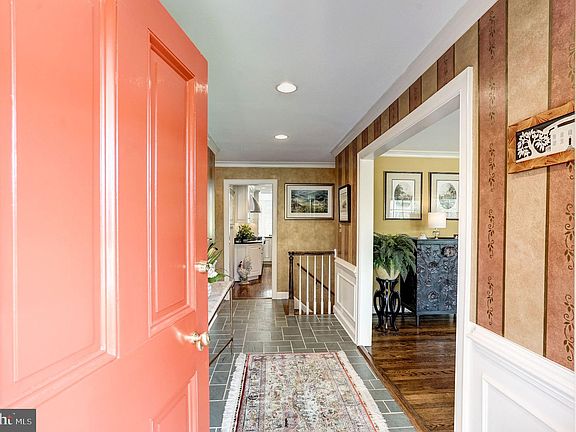 4th image of 9413 Coral Ln