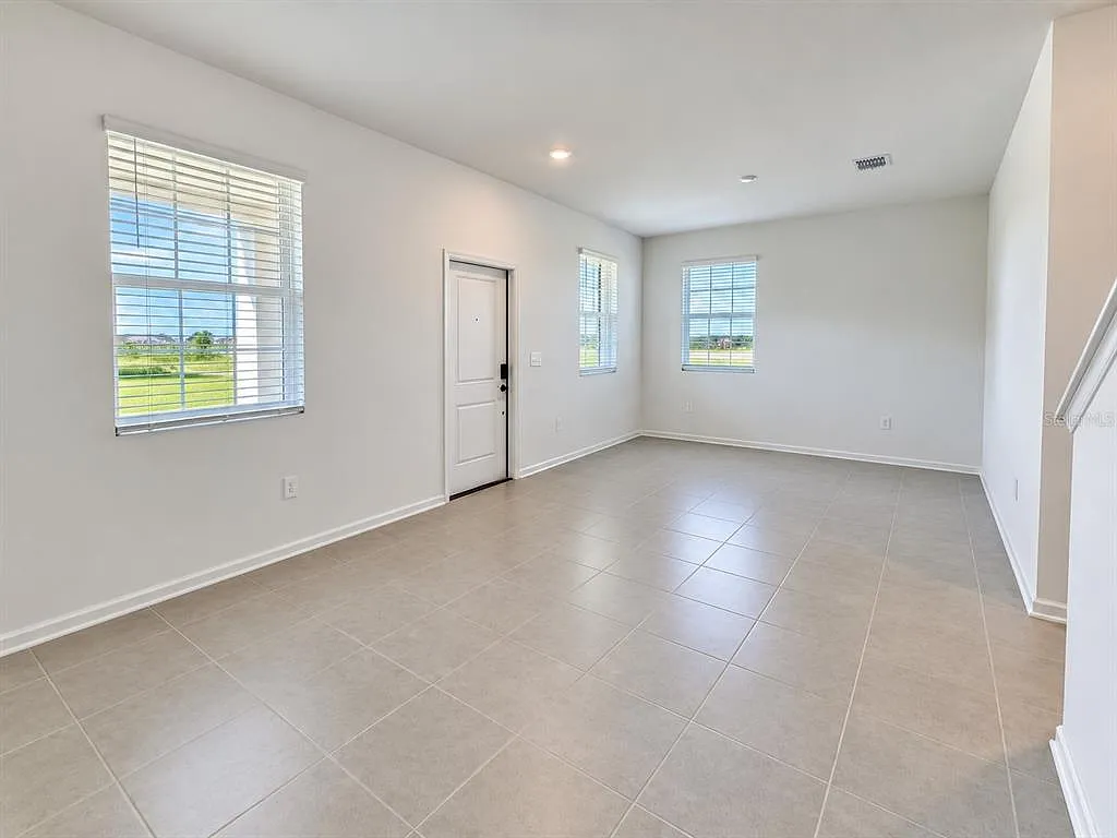 3 bed, 2.5 bath, 1755 sqft, $2,390 — Photo 3