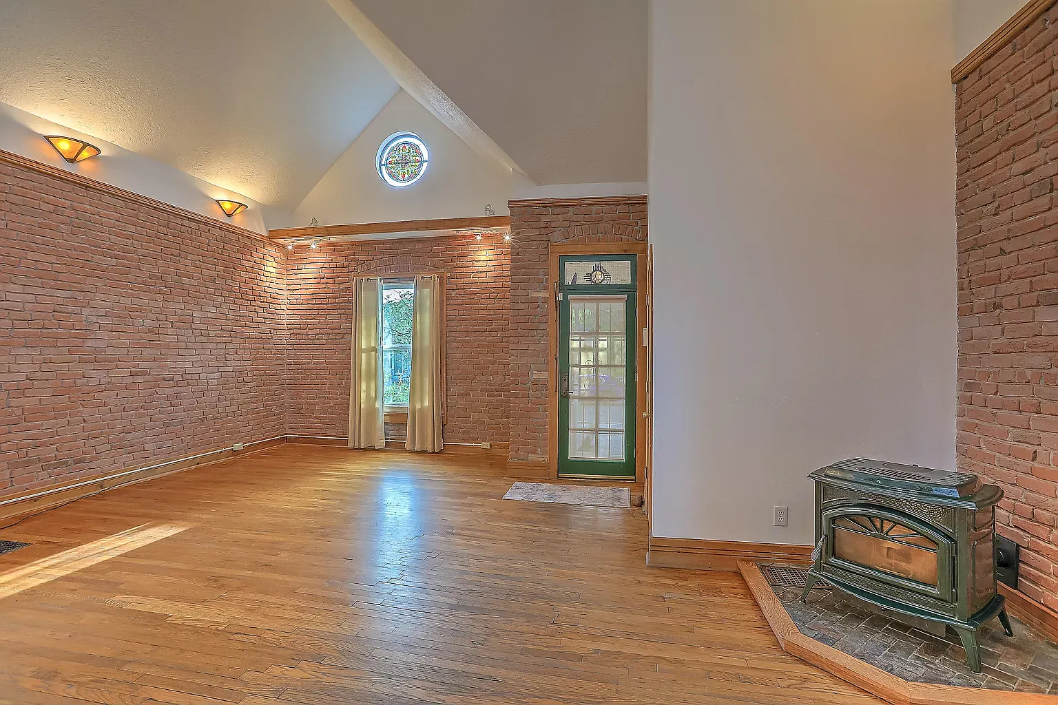 3 bed, 1985 sqft, $3,200 — Photo 4