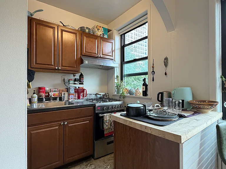 266 W 22nd St #3 — Photo 2