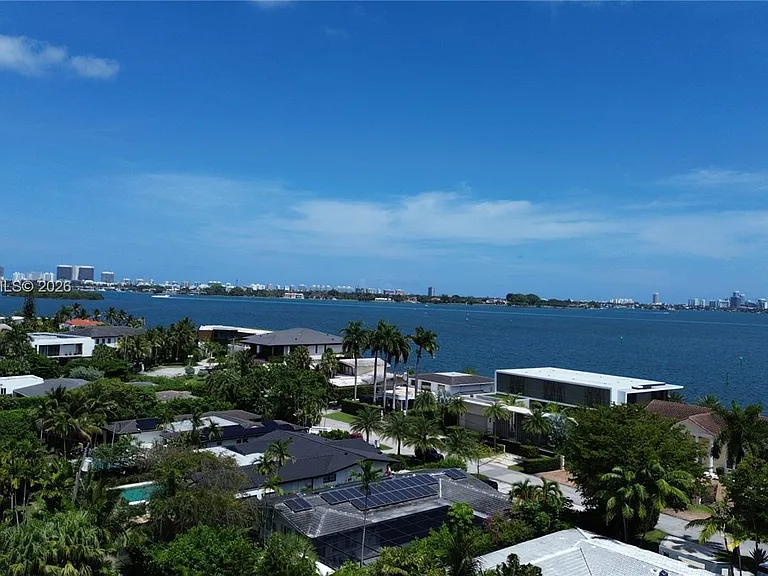 11445 N Bayshore Dr — Photo 2
