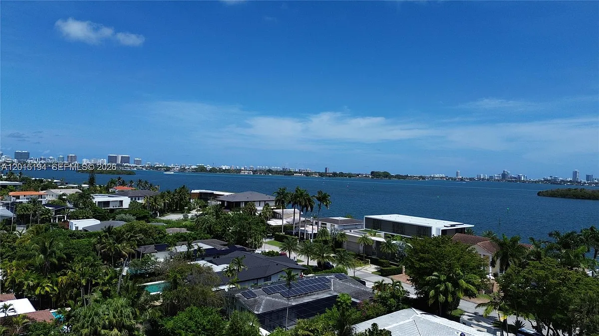 Building Photo - 11445 N Bayshore Dr