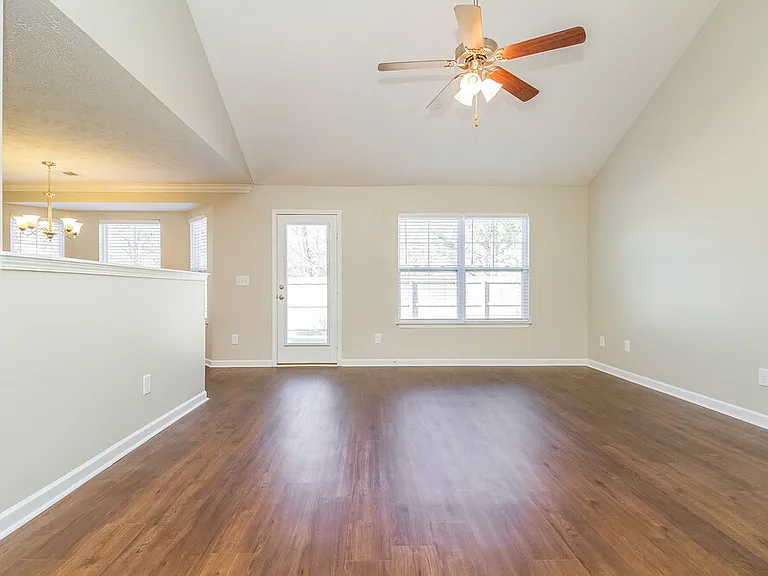 327 Sarava Ln — Photo 3