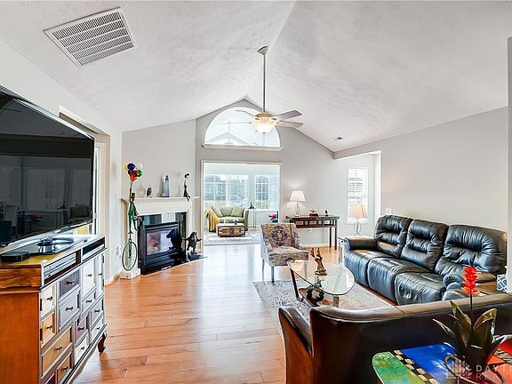 3rd image of 8103 Park Place Cir