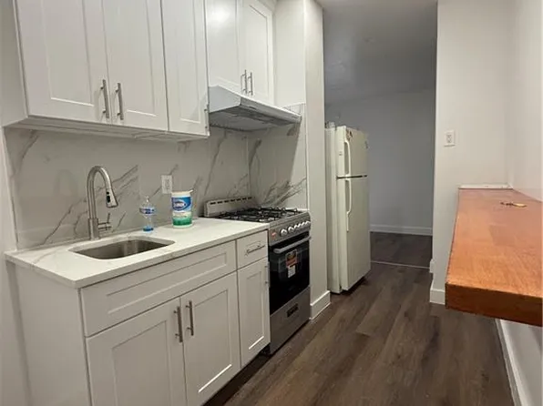 4415 8th Avenue #3R, Brooklyn, NY 11220