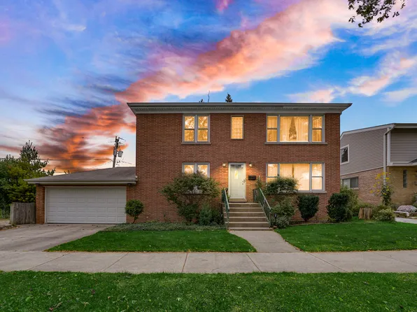 8121 N Ottawa Ave, Niles, IL 60714