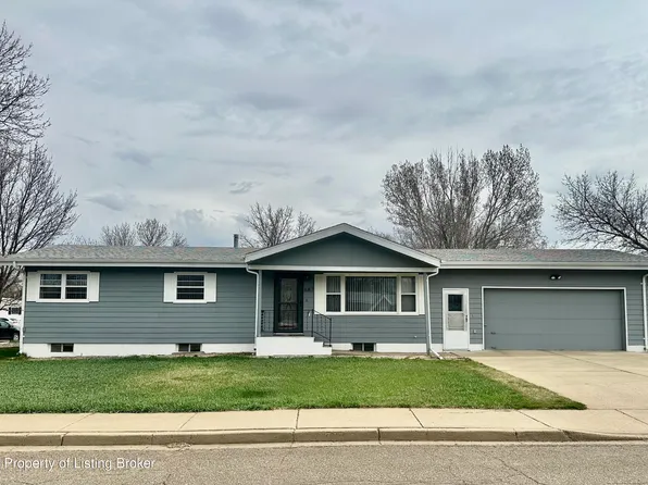 687 Custer St, Dickinson, ND 58601