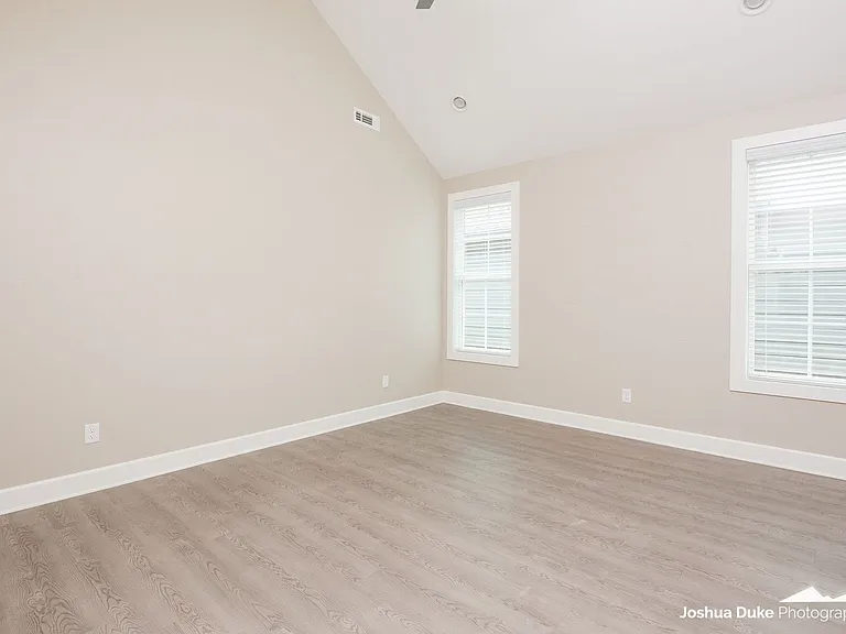 1320 S College Ave — Photo 10