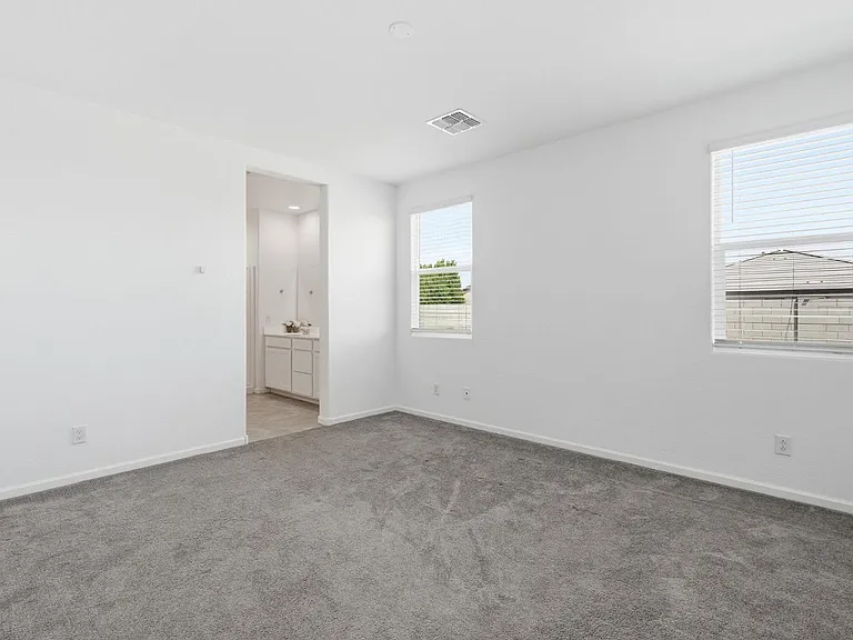 2440 W Bowker St — Photo 24