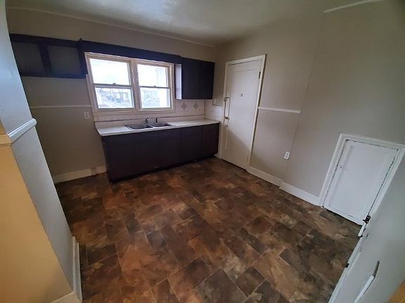 5th image of 2219 Walnut Ave #2