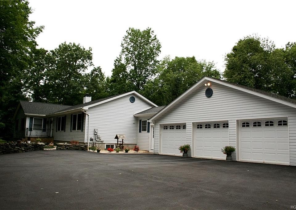 2nd image of 31 Mountain Rd