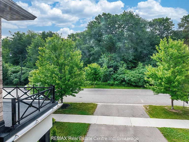 27 Lady Evelyn Cres — Photo 49