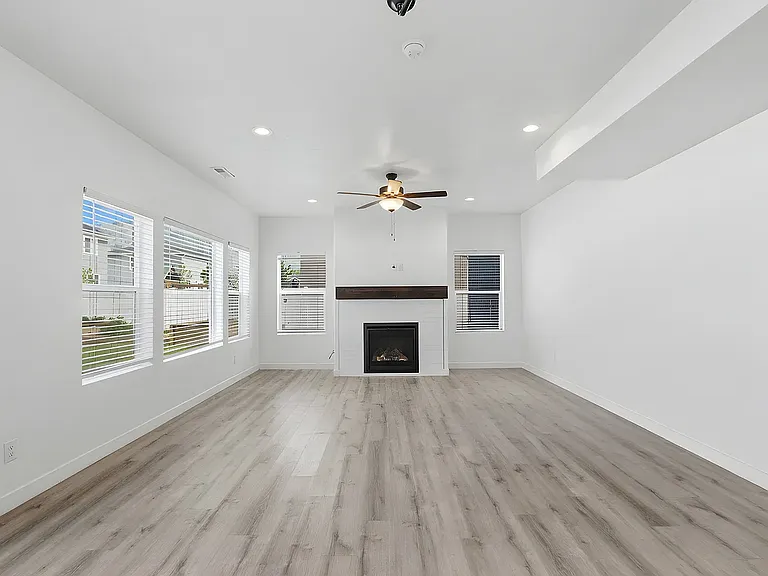 244 N 200 E — Photo 20